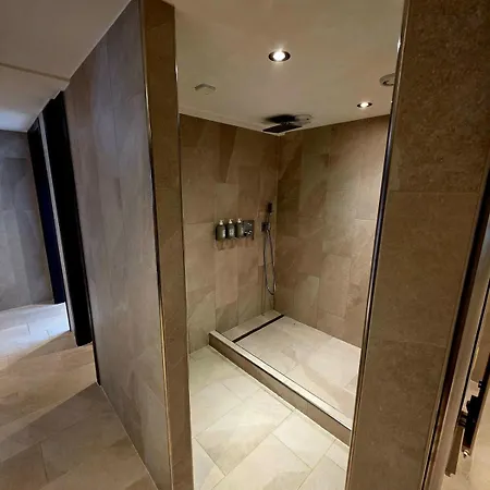 Apartamento Avec Terrasse Et Piscine - Aux Petits Sapins Crans-Montana